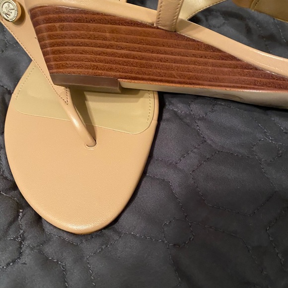 Almost new Michael Kors sandals, tan in color - Picture 2 of 4
